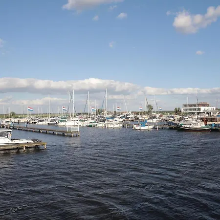 Aqualiving 船屋 4*