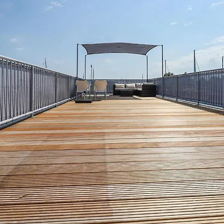 Aqualiving 船屋 阿斯米尔